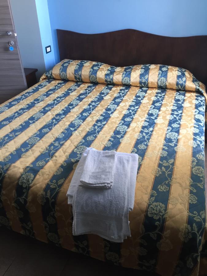 Hotel Il Castello Паола Экстерьер фото