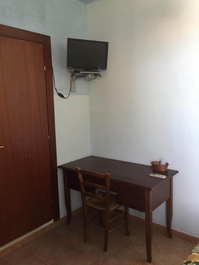 Hotel Il Castello Паола Экстерьер фото