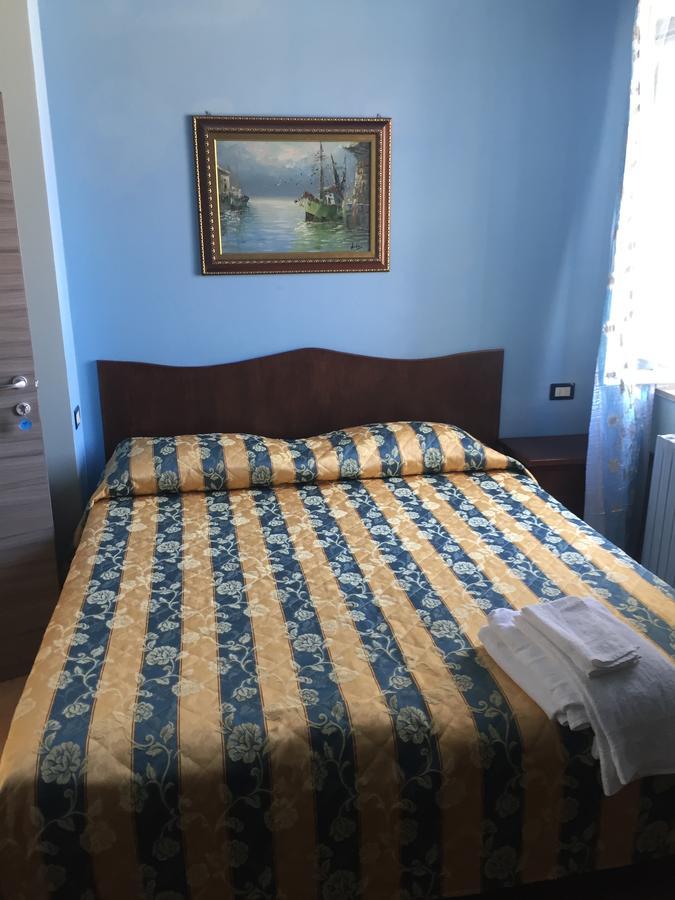 Hotel Il Castello Паола Экстерьер фото