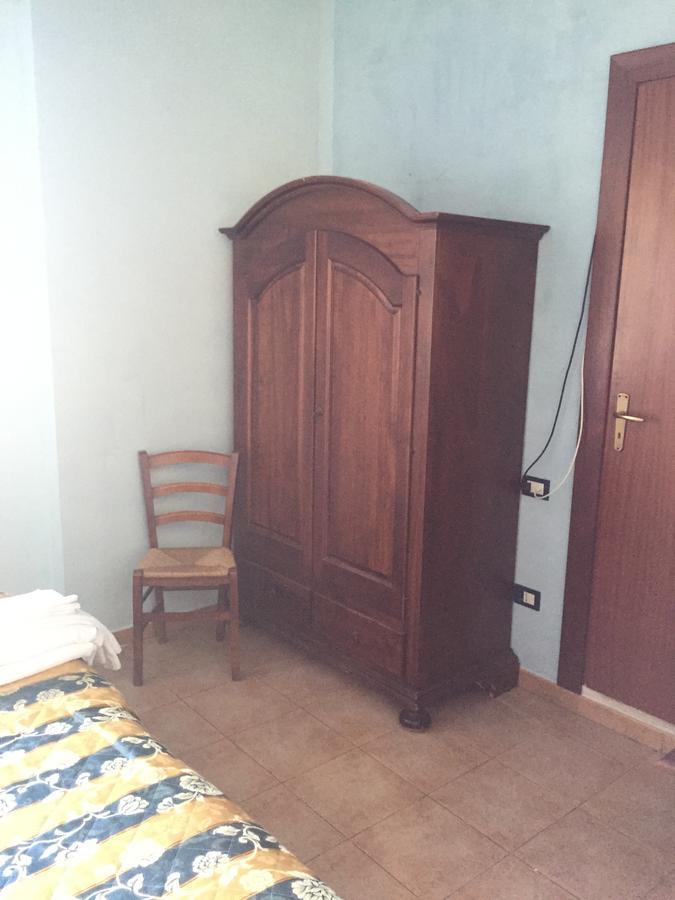 Hotel Il Castello Паола Экстерьер фото