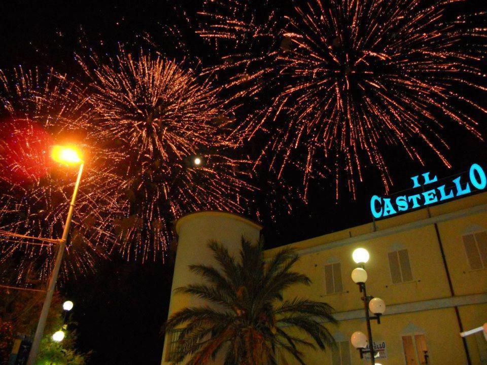 Hotel Il Castello Паола Экстерьер фото