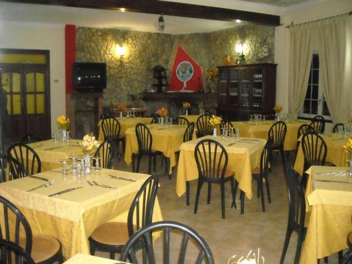 Hotel Il Castello Паола Экстерьер фото